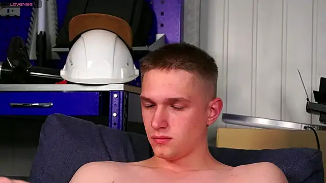 dustyn fox online show from December 16, 2025, 3:11 am