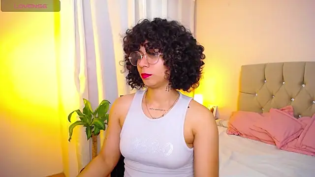 zoe alanaa online show from November 18, 2025, 12:16 am