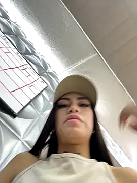 Effy Bonny online show from November 12, 2025, 5:35 pm