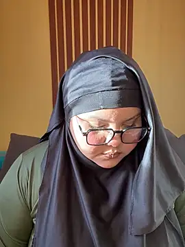  Shara Handal  online show from October 27, 2025, 11:47 am