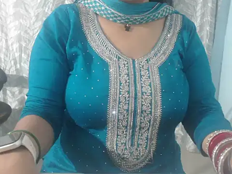 Snapshot of cute-priy chatting on January 23, 2025, 5:13 am cute-priy online show from January 23, 2025, 5:13 am