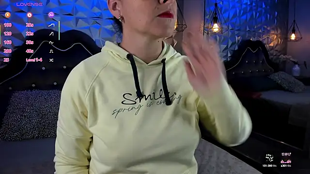 BarbaraTyleer online show from September 18, 2025, 1:13 pm