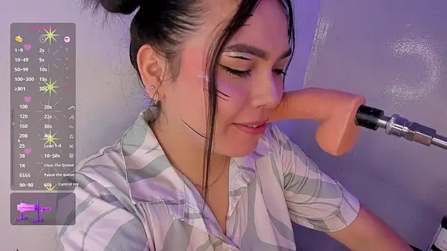 Snapshot of Honey_Jenny_1 chatting on September 14, 2025, 2:22 am Honey Jenny 1 online show from September 14, 2025, 2:22 am