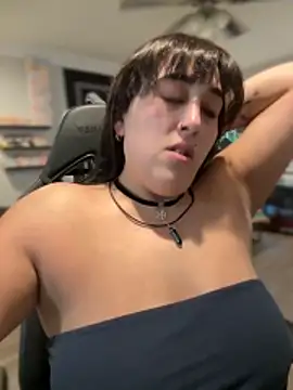 ThicBunz online show from November 12, 2025, 4:07 pm