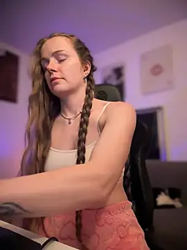 Piinkpandora online show from April 3, 2026, 8:07 pm