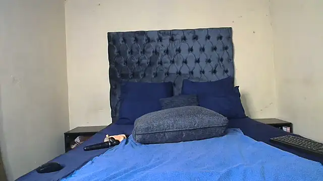 CANDY-X-LOVE-xx online show from October 21, 2025, 6:52 pm