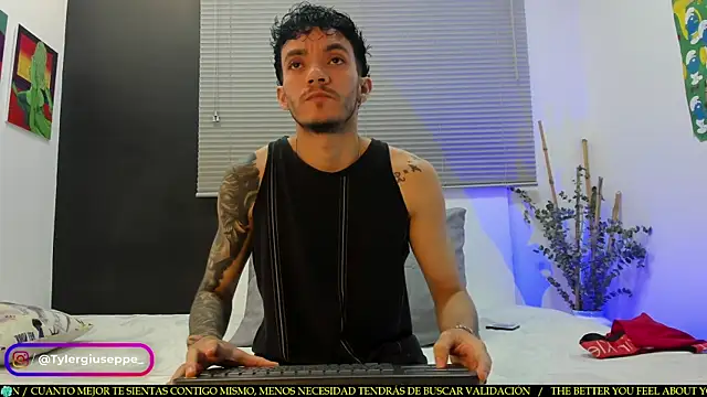 Snapshot of Tylergiuseppe_ chatting on February 13, 2025, 10:11 pm Tylergiuseppe online show from February 13, 2025, 10:11 pm