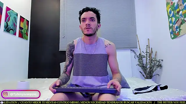 Snapshot of Tylergiuseppe_ chatting on February 21, 2025, 12:27 am Tylergiuseppe online show from February 21, 2025, 12:27 am