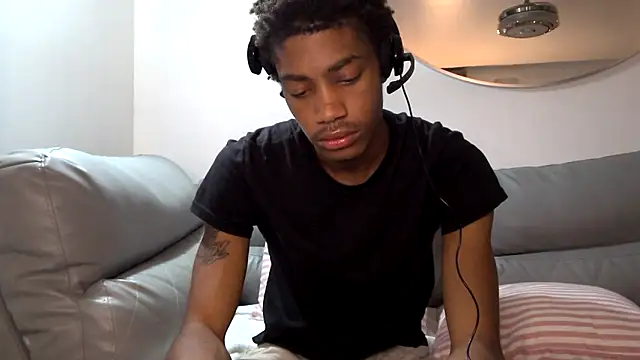 Snapshot of Skinnyblackman chatting on October 10, 2025, 10:42 pm Skinnyblackman online show from October 10, 2025, 10:42 pm