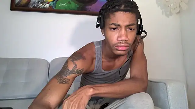 Snapshot of Skinnyblackman chatting on October 21, 2025, 11:27 pm Skinnyblackman online show from October 21, 2025, 11:27 pm