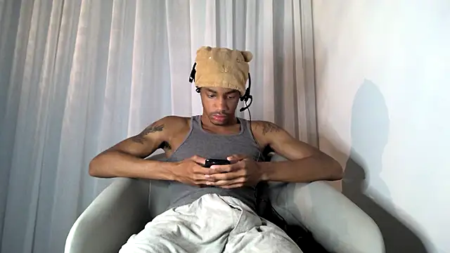 Snapshot of Skinnyblackman chatting on October 28, 2025, 1:20 am Skinnyblackman online show from October 28, 2025, 1:20 am