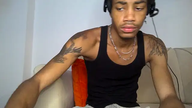 Snapshot of Skinnyblackman chatting on November 15, 2025, 3:37 am Skinnyblackman online show from November 15, 2025, 3:37 am