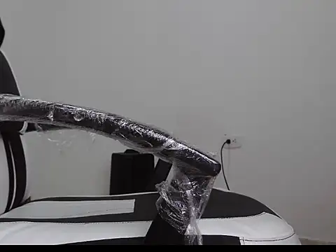 Snapshot of queen_findom chatting on September 16, 2025, 4:46 am queen findom online show from September 16, 2025, 4:46 am