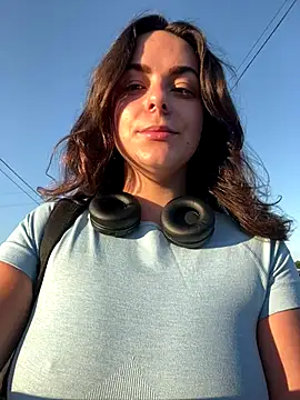 Alicia Hot1 online show from September 17, 2025, 6:48 am