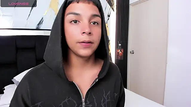 Snapshot of Seductivo_jr chatting on June 24, 2026, 4:44 am Seductivo jr online show from June 24, 2026, 4:44 am