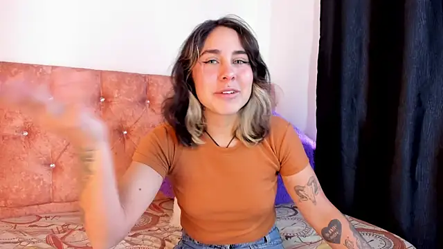 riley colors online show from January 31, 2025, 1:45 pm