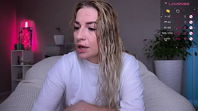 Snapshot of Tanya_Acid chatting on October 16, 2025, 11:44 am Tanya Acid online show from October 16, 2025, 11:44 am