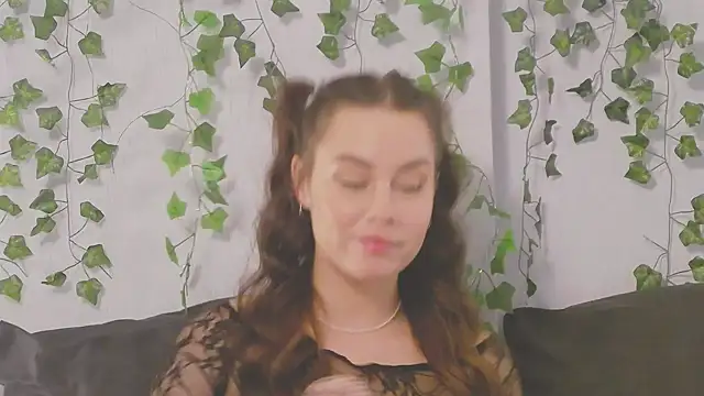 Snapshot of MiaNell chatting on February 23, 2025, 7:49 pm MiaNell online show from February 23, 2025, 7:49 pm