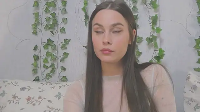 Snapshot of MiaNell chatting on March 3, 2025, 11:24 pm MiaNell online show from March 3, 2025, 11:24 pm