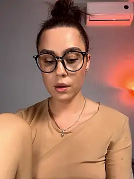 MiaNell online show from January 15, 2026, 9:07 pm