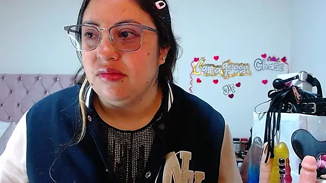 lanaqueen699 online show from September 22, 2025, 12:18 pm