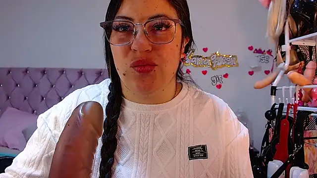 lanaqueen699 online show from April 8, 2026, 12:27 pm