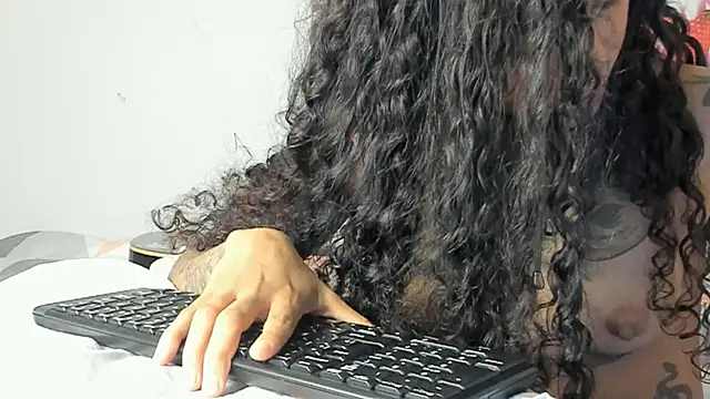 Snapshot of Ama_music chatting on December 9, 2024, 4:15 pm Ama music online show from December 9, 2024, 4:15 pm