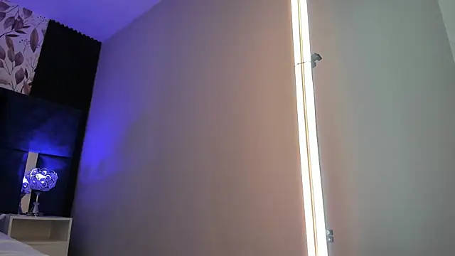 Snapshot of Larabrooks chatting on November 12, 2025, 7:13 pm Larabrooks online show from November 12, 2025, 7:13 pm