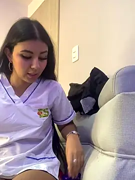 Snapshot of Larabrooks chatting on November 24, 2025, 6:51 pm Larabrooks online show from November 24, 2025, 6:51 pm