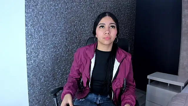 Snapshot of Larabrooks chatting on January 5, 2026, 6:55 pm Larabrooks online show from January 5, 2026, 6:55 pm