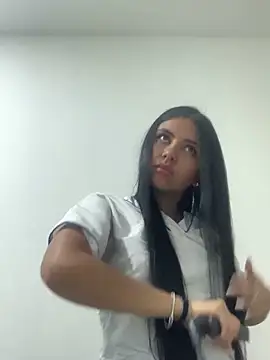 Snapshot of Larabrooks chatting on February 19, 2026, 5:42 pm Larabrooks online show from February 19, 2026, 5:42 pm