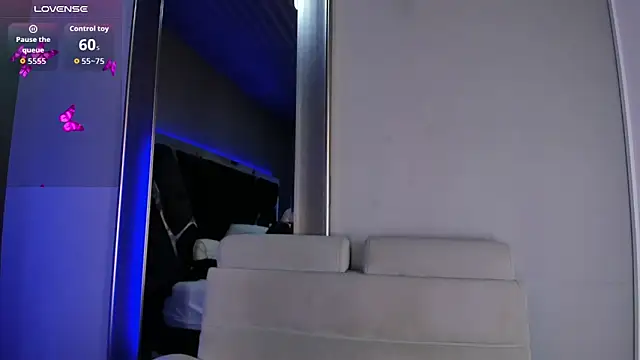 Snapshot of Larabrooks chatting on March 1, 2026, 7:27 pm Larabrooks online show from March 1, 2026, 7:27 pm