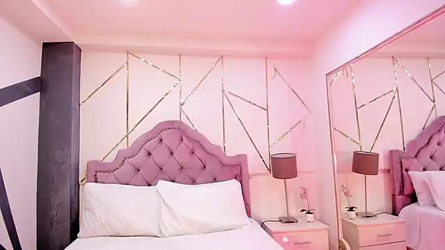 Melany Luv online show from December 17, 2024, 8:32 pm