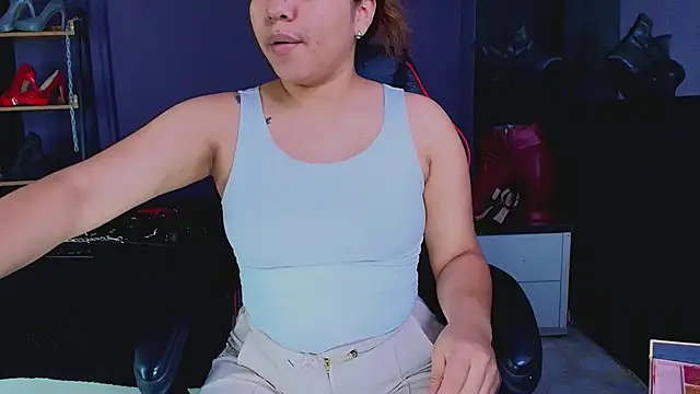 Snapshot of AmorMia chatting on December 4, 2024, 7:34 pm AmorMia online show from December 4, 2024, 7:34 pm