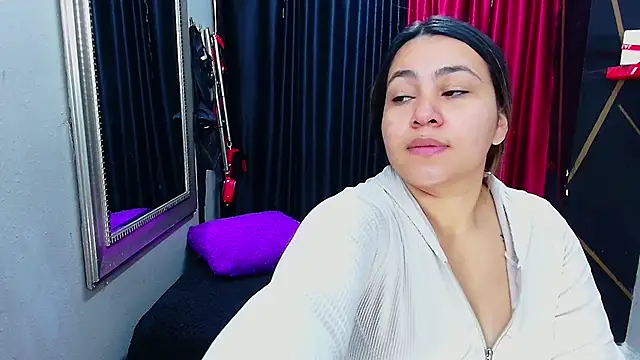 Snapshot of AmorMia chatting on February 5, 2025, 12:38 pm AmorMia online show from February 5, 2025, 12:38 pm