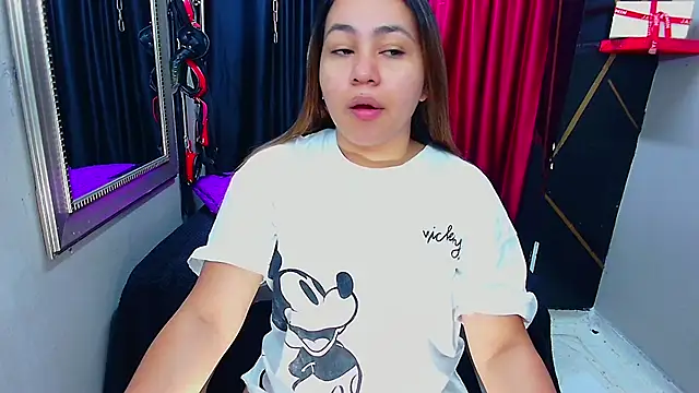 Snapshot of AmorMia chatting on February 8, 2025, 1:33 pm AmorMia online show from February 8, 2025, 1:33 pm