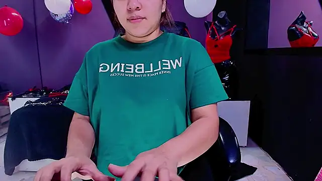 Snapshot of AmorMia chatting on February 23, 2025, 12:27 pm AmorMia online show from February 23, 2025, 12:27 pm