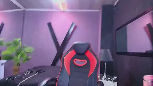 Snapshot of AmorMia chatting on October 8, 2025, 8:06 pm AmorMia online show from October 8, 2025, 8:06 pm