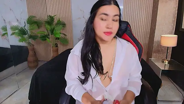 Snapshot of AmorMia chatting on November 4, 2025, 7:46 pm AmorMia online show from November 4, 2025, 7:46 pm