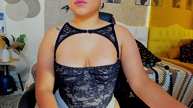 Snapshot of AmorMia chatting on November 10, 2025, 7:57 pm AmorMia online show from November 10, 2025, 7:57 pm