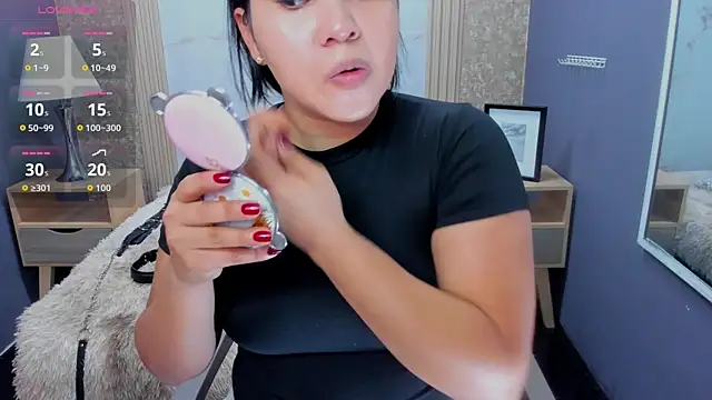 Snapshot of AmorMia chatting on November 19, 2025, 7:58 pm AmorMia online show from November 19, 2025, 7:58 pm