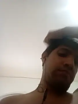 Snapshot of LiosArmando420 chatting on November 15, 2025, 10:15 pm LiosArmando420 online show from November 15, 2025, 10:15 pm