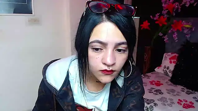 Violettasquirt online show from December 17, 2025, 1:39 pm