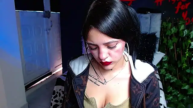 Snapshot of Violettasquirt chatting on April 18, 2026, 2:21 pm Violettasquirt online show from April 18, 2026, 2:21 pm