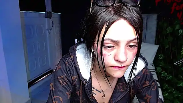 Snapshot of Violettasquirt chatting on April 29, 2026, 5:30 pm Violettasquirt online show from April 29, 2026, 5:30 pm