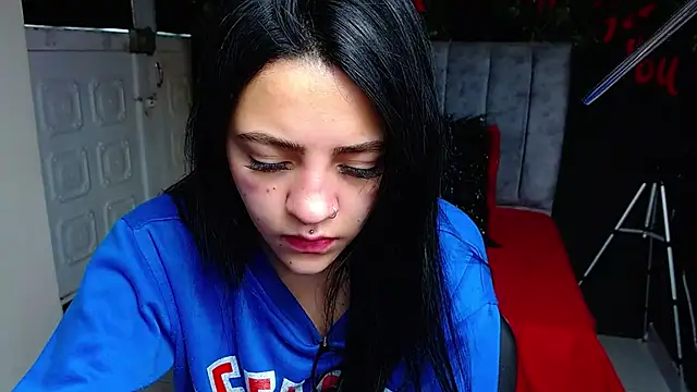 Snapshot of Violettasquirt chatting on May 13, 2026, 2:14 pm Violettasquirt online show from May 13, 2026, 2:14 pm