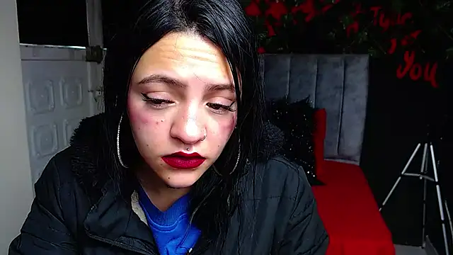 Snapshot of Violettasquirt chatting on May 14, 2026, 1:29 pm Violettasquirt online show from May 14, 2026, 1:29 pm