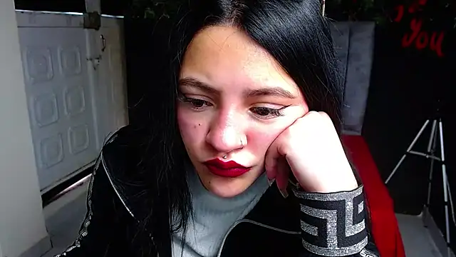 Snapshot of Violettasquirt chatting on May 15, 2026, 1:51 pm Violettasquirt online show from May 15, 2026, 1:51 pm
