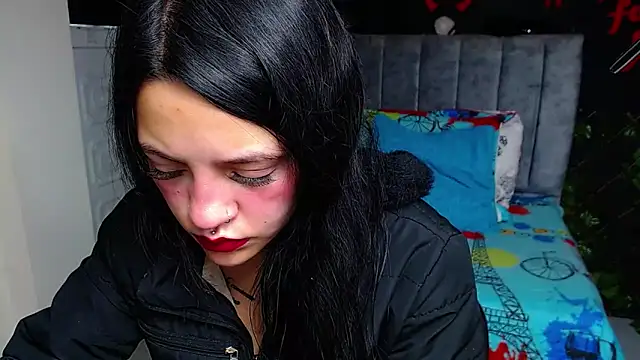 Snapshot of Violettasquirt chatting on May 19, 2026, 3:18 pm Violettasquirt online show from May 19, 2026, 3:18 pm