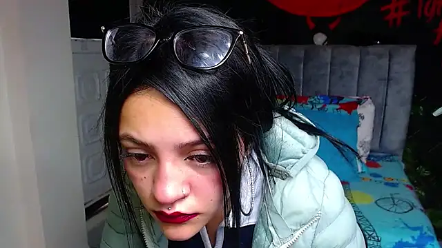Snapshot of Violettasquirt chatting on May 21, 2026, 1:40 pm Violettasquirt online show from May 21, 2026, 1:40 pm